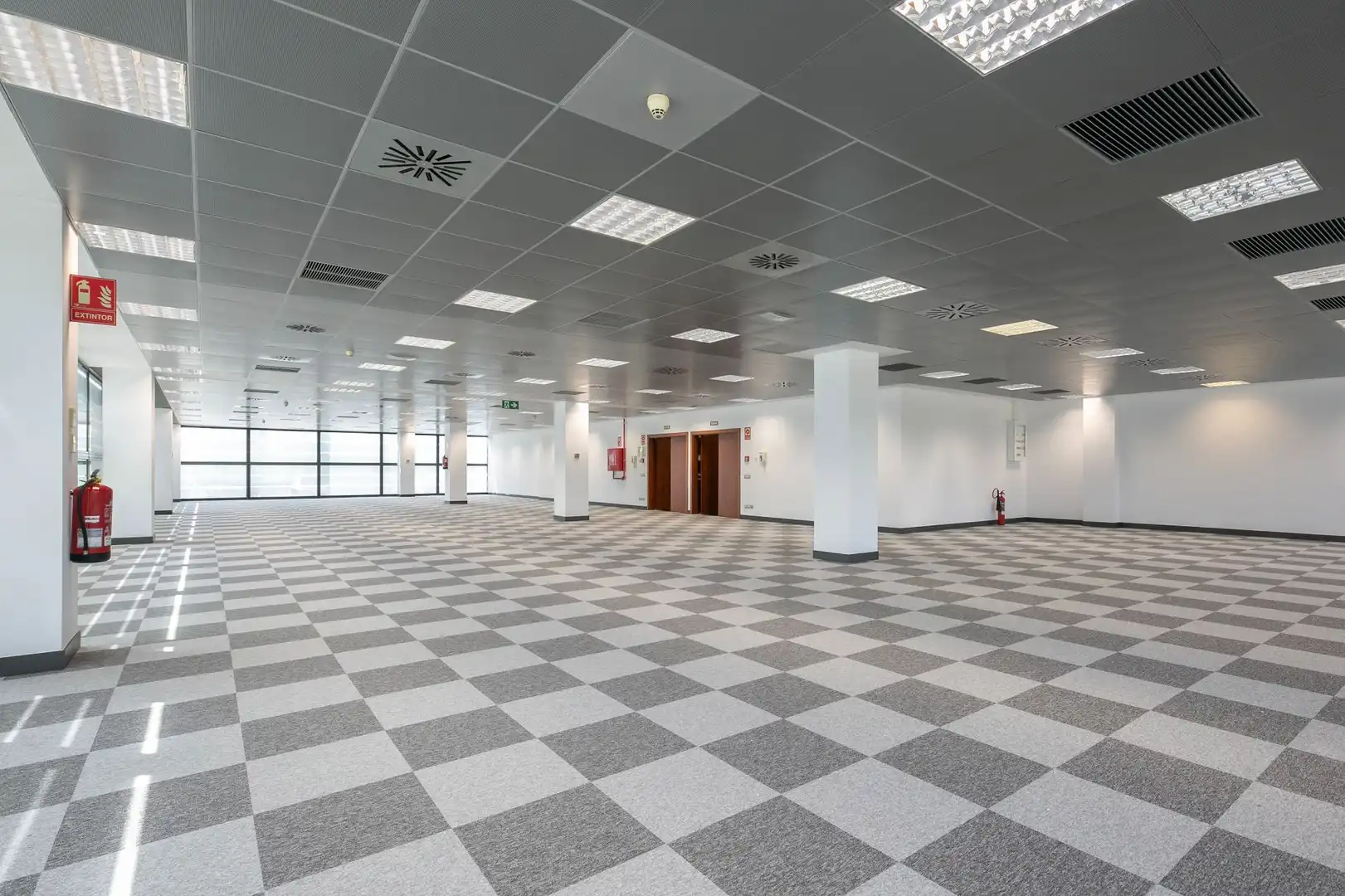Office for rent in L'Hospitalet de Llobregat  with Air Conditioner and Heating