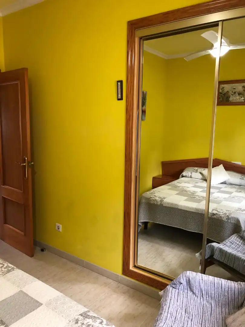 Schlafzimmer von Wohnung zum Verkauf in Gilet mit Klimaanlage, Möbliert und Balkon