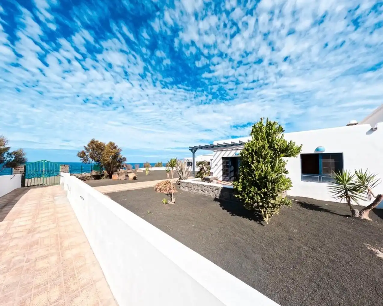 Vista exterior de Casa adosada en venta en Yaiza con Aire acondicionado, Jardín privado y Terraza