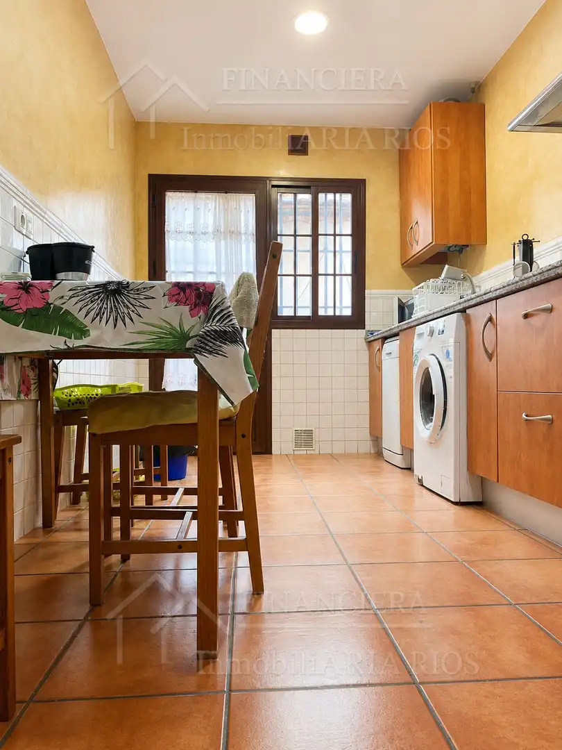 Cuina de Casa o xalet en venda en Alcalá de Guadaira amb Aire condicionat i Terrassa