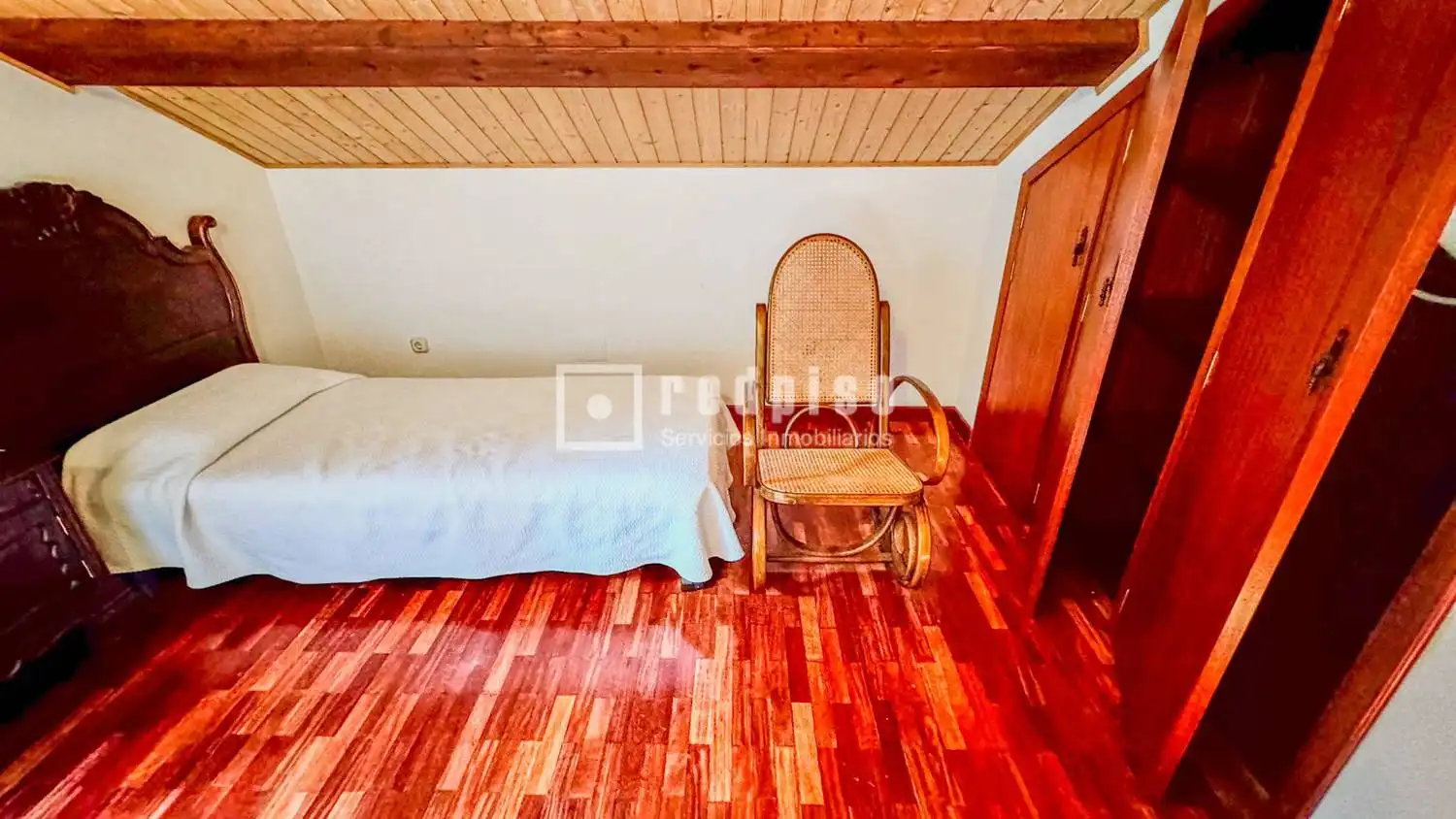 Habitación de Casa o chalet en venta en Abegondo con Parquet, Terraza y Amueblado