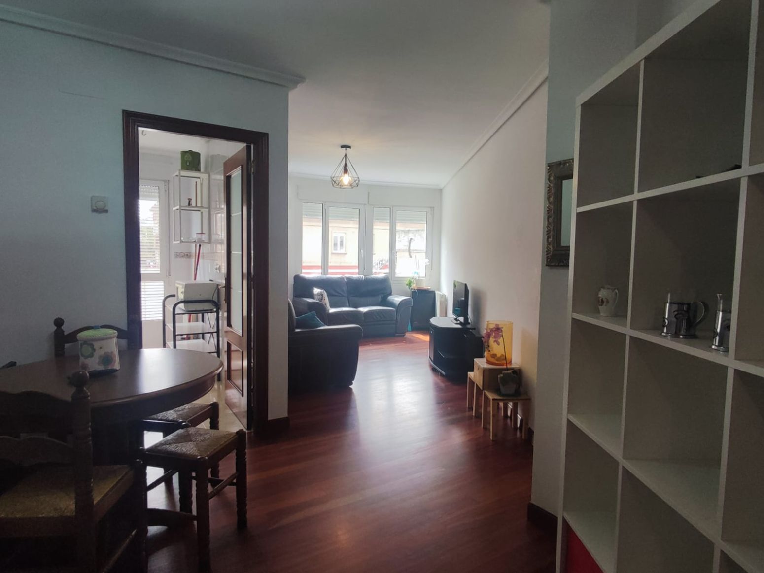 Sala d'estar de Pis de lloguer en Santa María de Cayón amb Parquet i Moblat