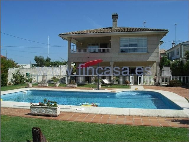 Exterior view of House or chalet for sale in Nigrán  with Private garden, Parquet flooring and Storage room