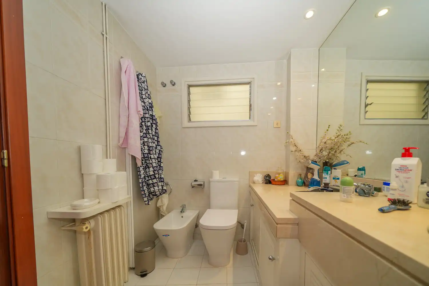 Baño de Piso en venta en Girona con Calefacción, Parquet y Terraza