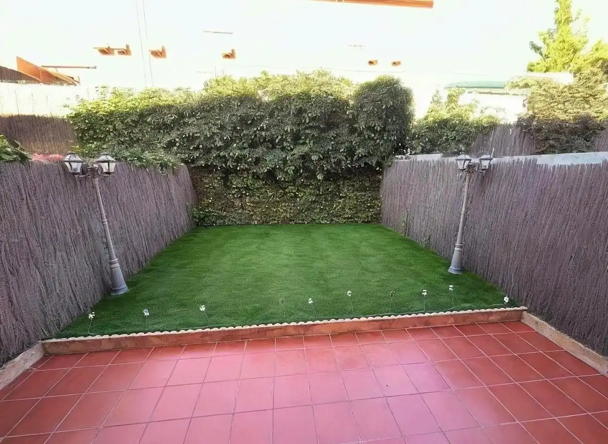 Jardí de Casa o xalet en venda en Paracuellos de Jarama amb Aire condicionat, Calefacció i Jardí privat
