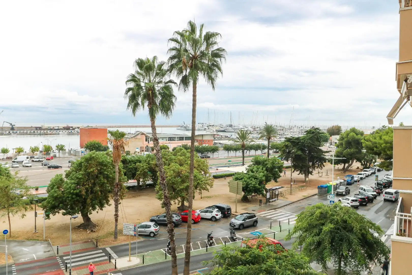 Exterior view of Flat for sale in Vilanova i la Geltrú  with Air Conditioner, Parquet flooring and Balcony