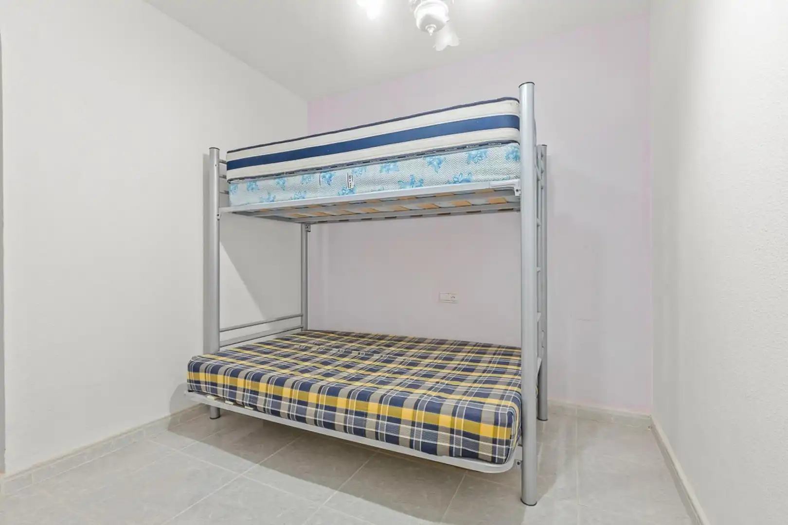 Dormitori de Casa o xalet en venda en Orihuela amb Aire condicionat, Jardí privat i Terrassa