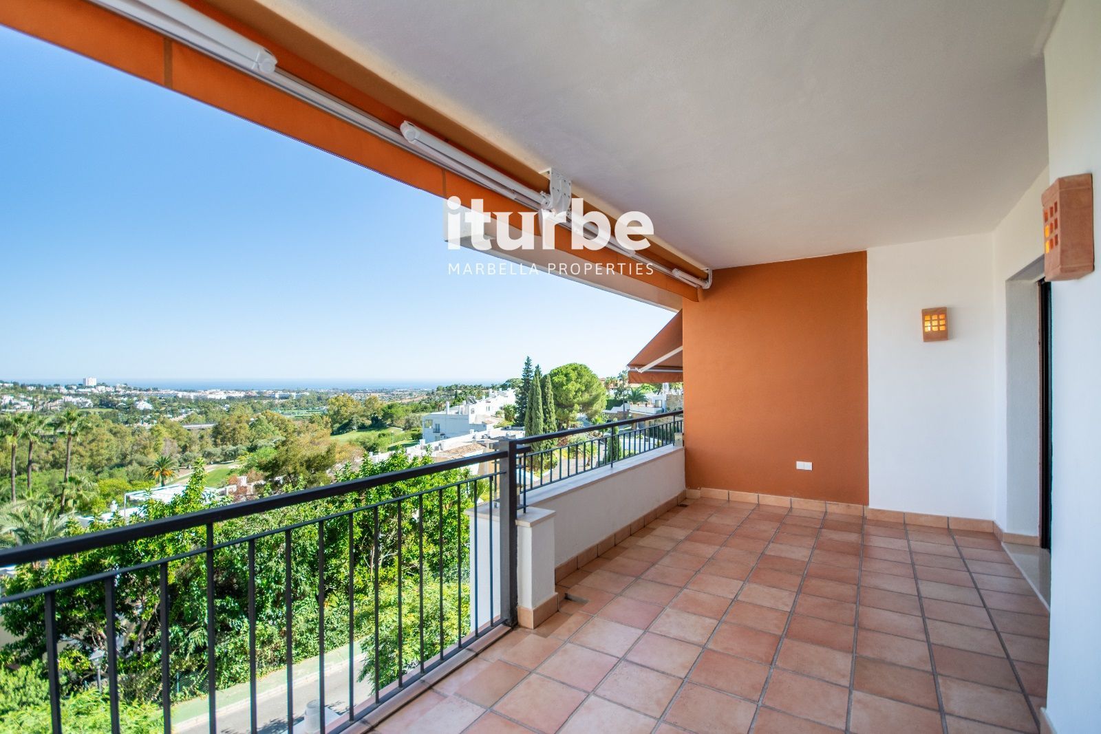Exterior view of Flat for sale in Benahavís  with Air Conditioner, Terrace and Swimming Pool
