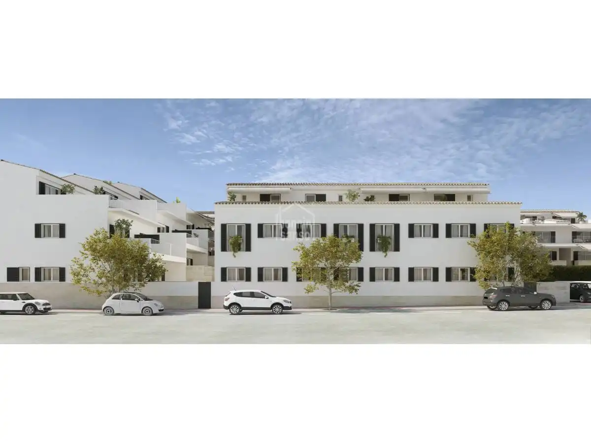 Vista exterior de Apartament en venda en Es Mercadal amb Jardí privat, Terrassa i Piscina