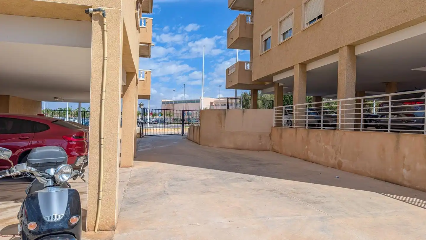 Parking de Casa adosada en venta en Santa Pola con Aire acondicionado, Terraza y Piscina