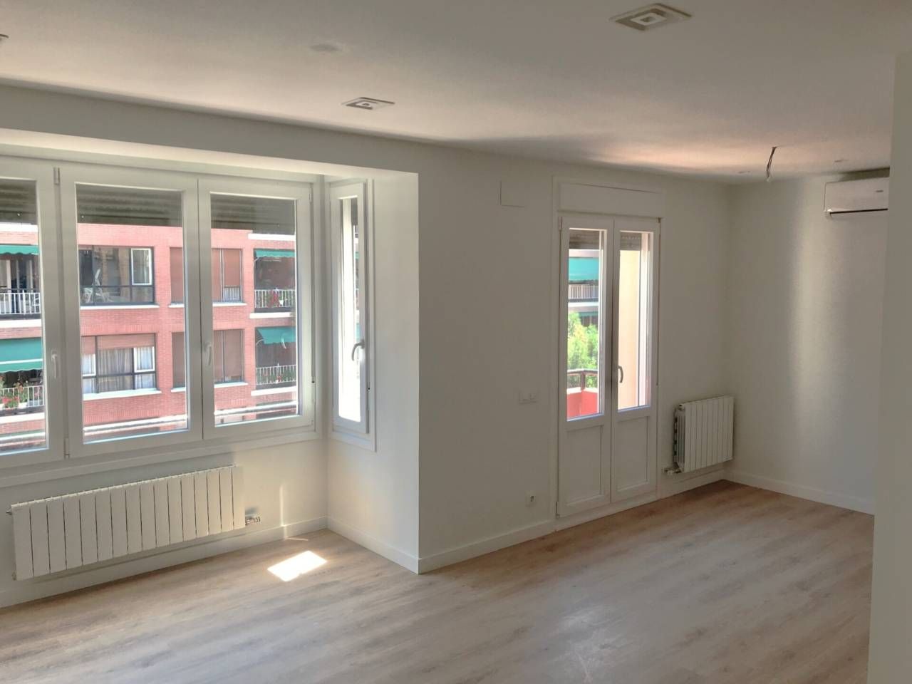 Living room of Flat to rent in  Logroño  with Heating, Parquet flooring and Balcony