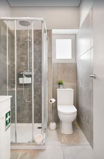 Bathroom of Flat to rent in Santiago de Compostela   with Furnished, TV and Pets allowed