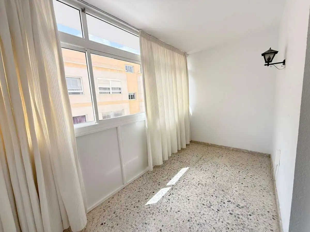 Dormitori de Pis en venda en Arrecife amb Terrassa, Moblat i Balcó