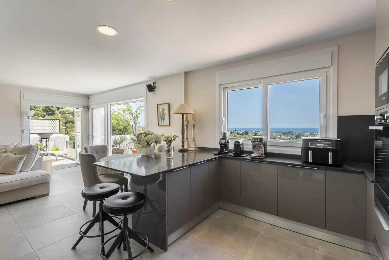 Cocina de Apartamento en venta en Benahavís con Aire acondicionado, Calefacción y Jardín privado