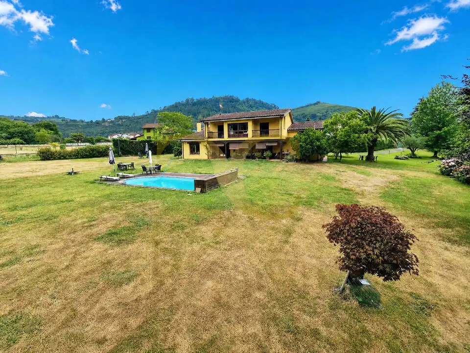 Jardí de Casa o xalet en venda en Oviedo  amb Calefacció, Jardí privat i Terrassa