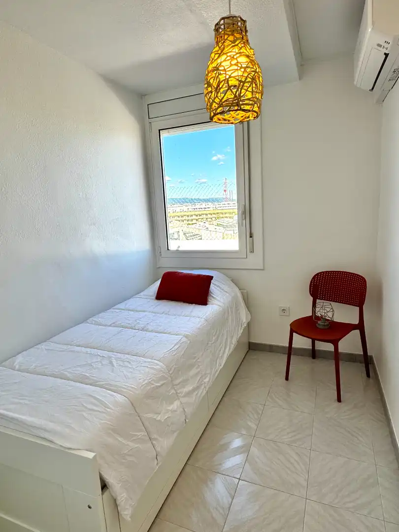 Habitación de Apartamento de alquiler en Salou con Aire acondicionado, Terraza y Amueblado