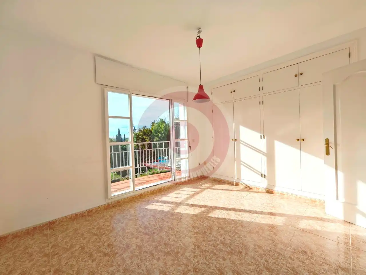 Dormitori de Casa adosada en venda en Vélez-Málaga amb Terrassa, Alarma i Piscina comunitària