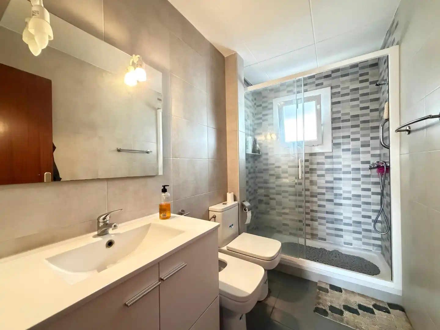Badezimmer von Wohnung zum Verkauf in Viladecans