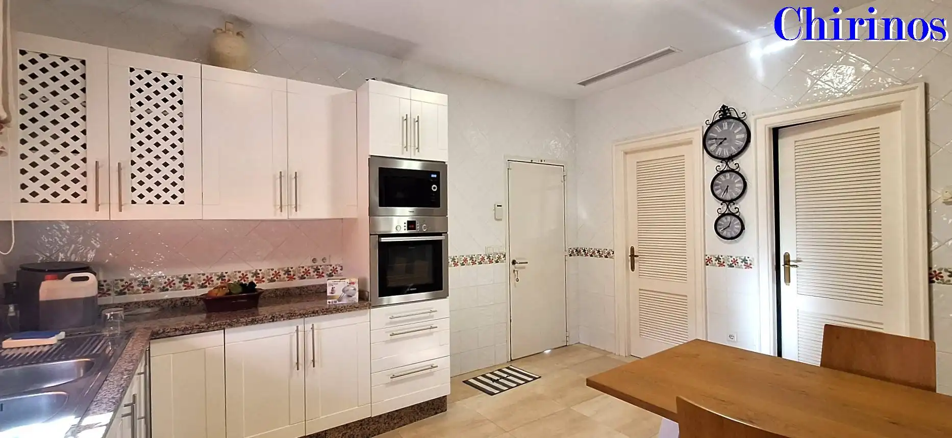 Cuina de Casa o xalet en venda en Córdoba amb Aire condicionat, Calefacció i Jardí privat