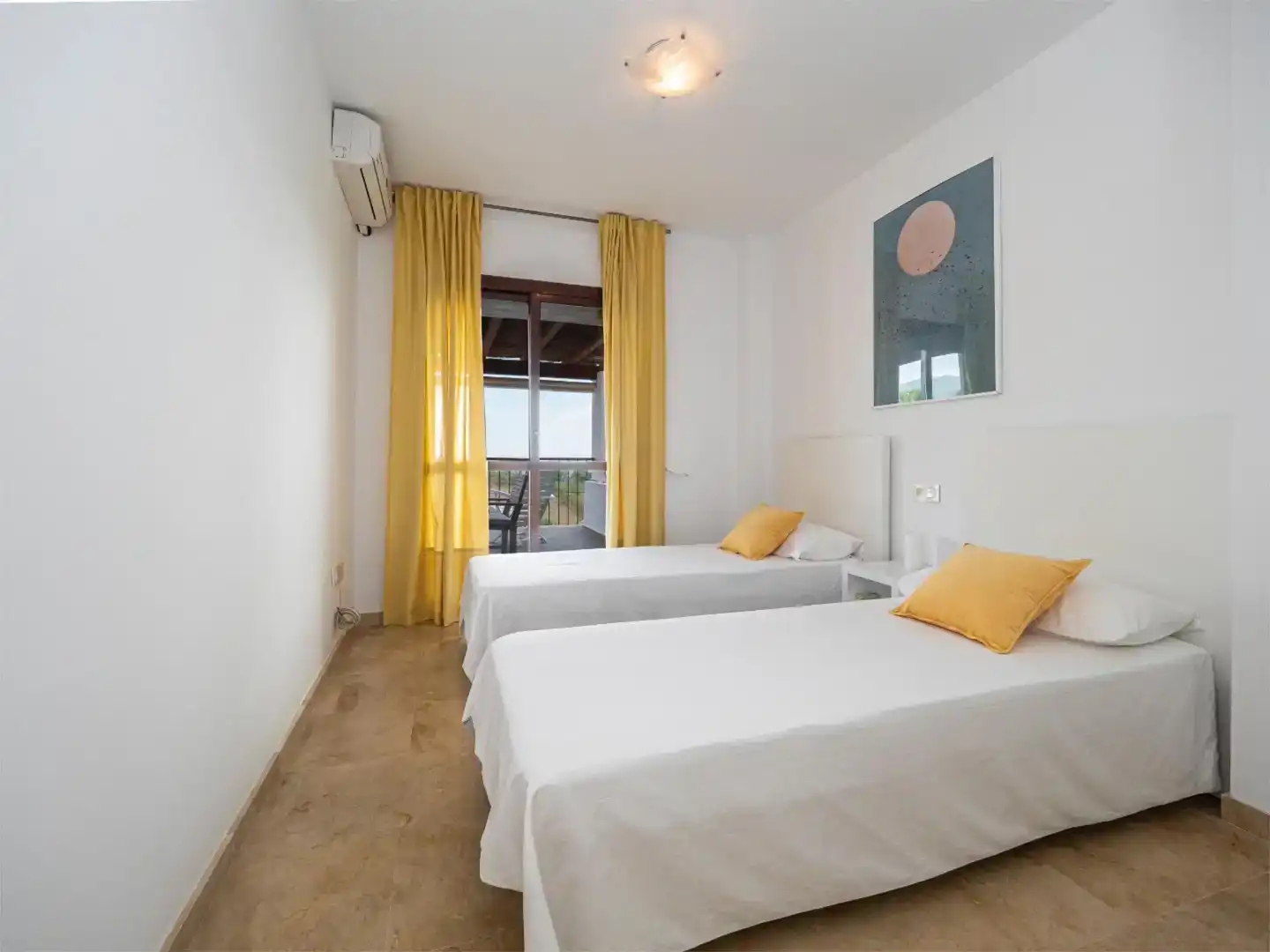 Dormitori de Apartament en venda en Marbella amb Aire condicionat i Piscina