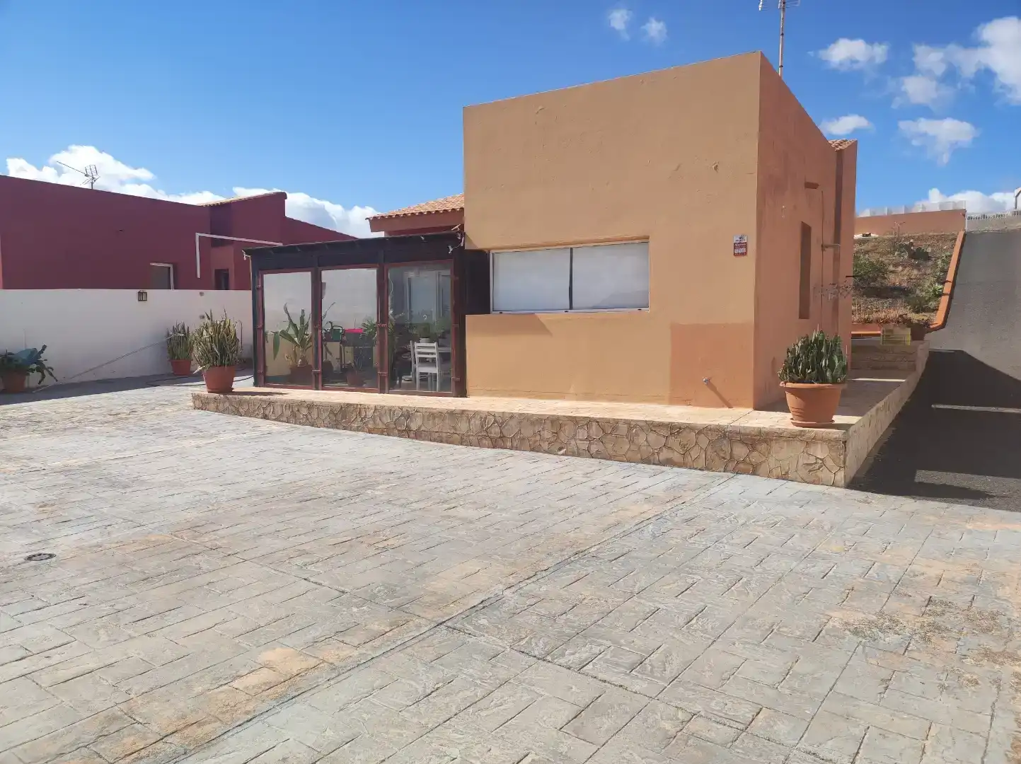 Vista exterior de Casa o xalet en venda en Tuineje amb Aire condicionat, Jardí privat i Piscina