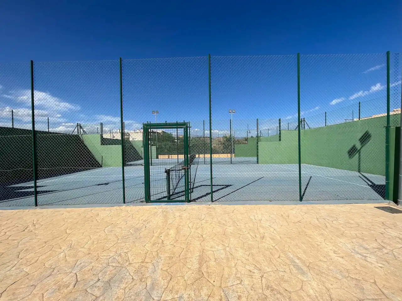 Vista exterior de Casa adosada en venta en Vélez-Málaga con Aire acondicionado, Calefacción y Jardín privado