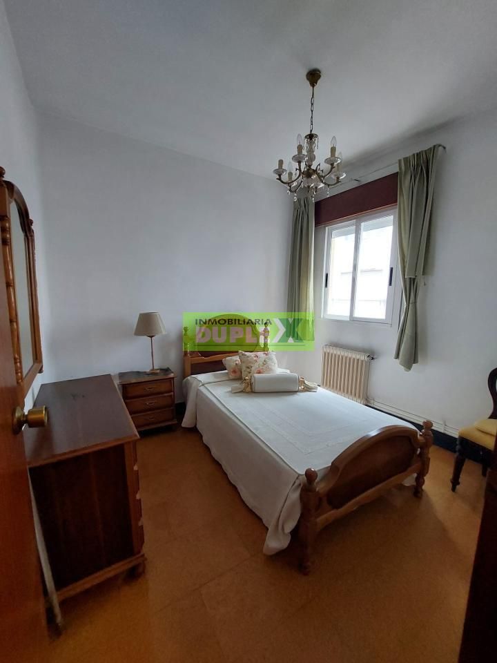 Dormitori de Casa o xalet en venda en Pontevedra Capital  amb Calefacció, Jardí privat i Traster