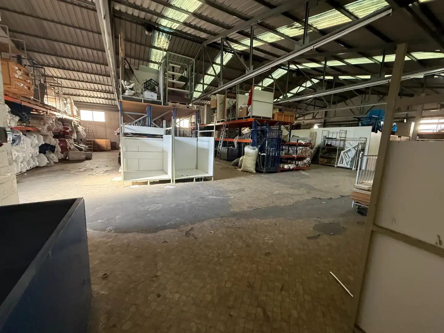 Fabrikhallen zur Miete in Terrassa