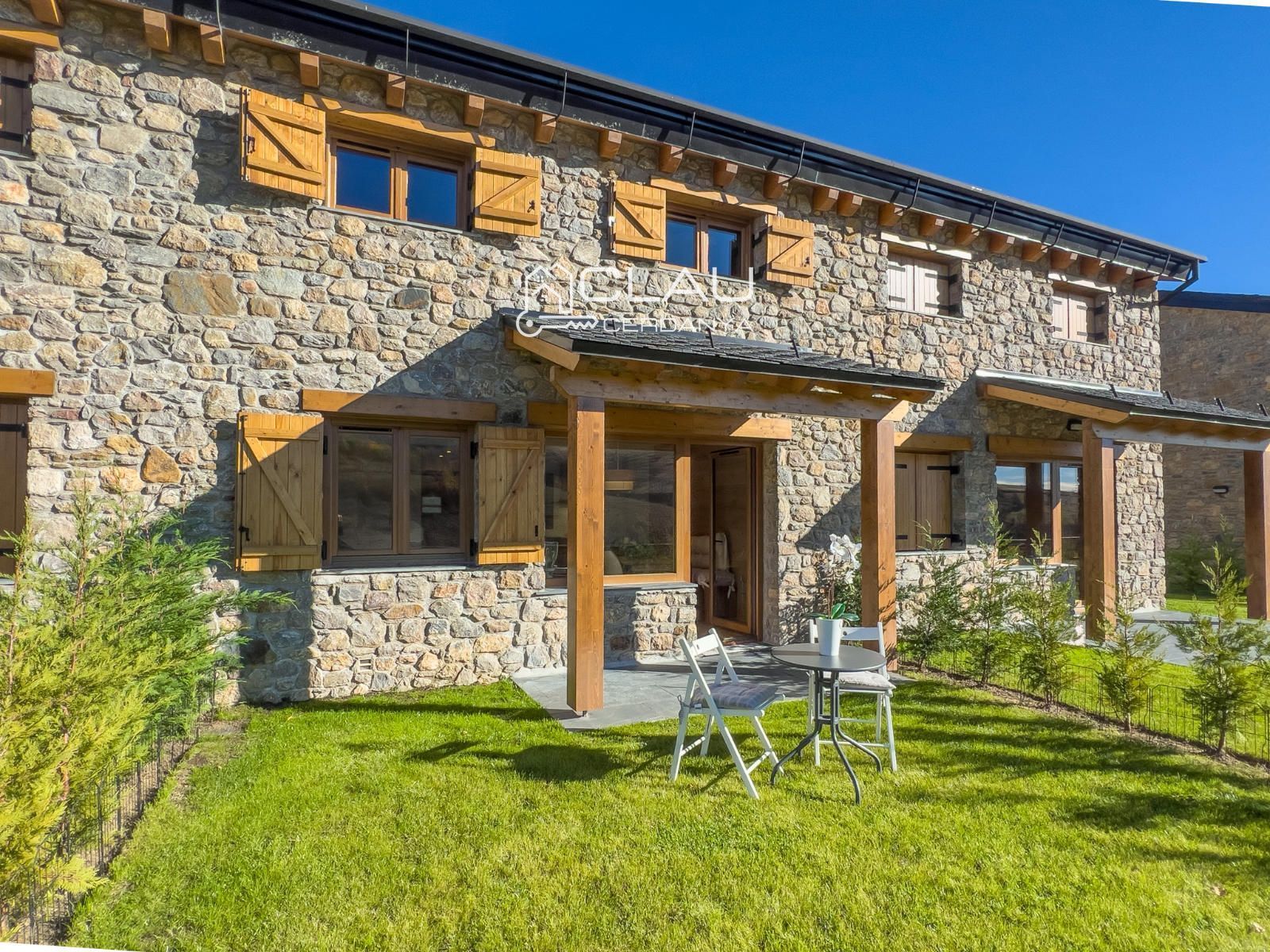 Vista exterior de Casa adosada de alquiler en Angoustrine  -  Villeneuve - des - Escaldes con Calefacción, Jardín privado y Parquet