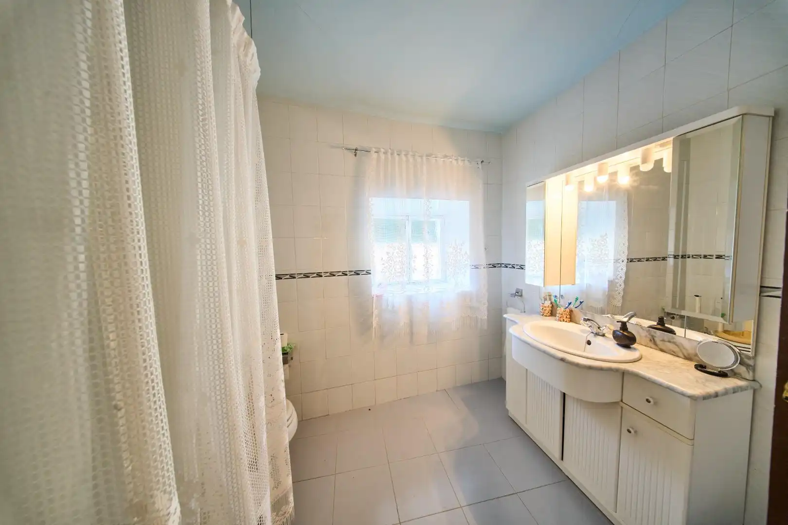 Bathroom of Houses for sale in Busquístar  with Terrace, Storage room and Balcony