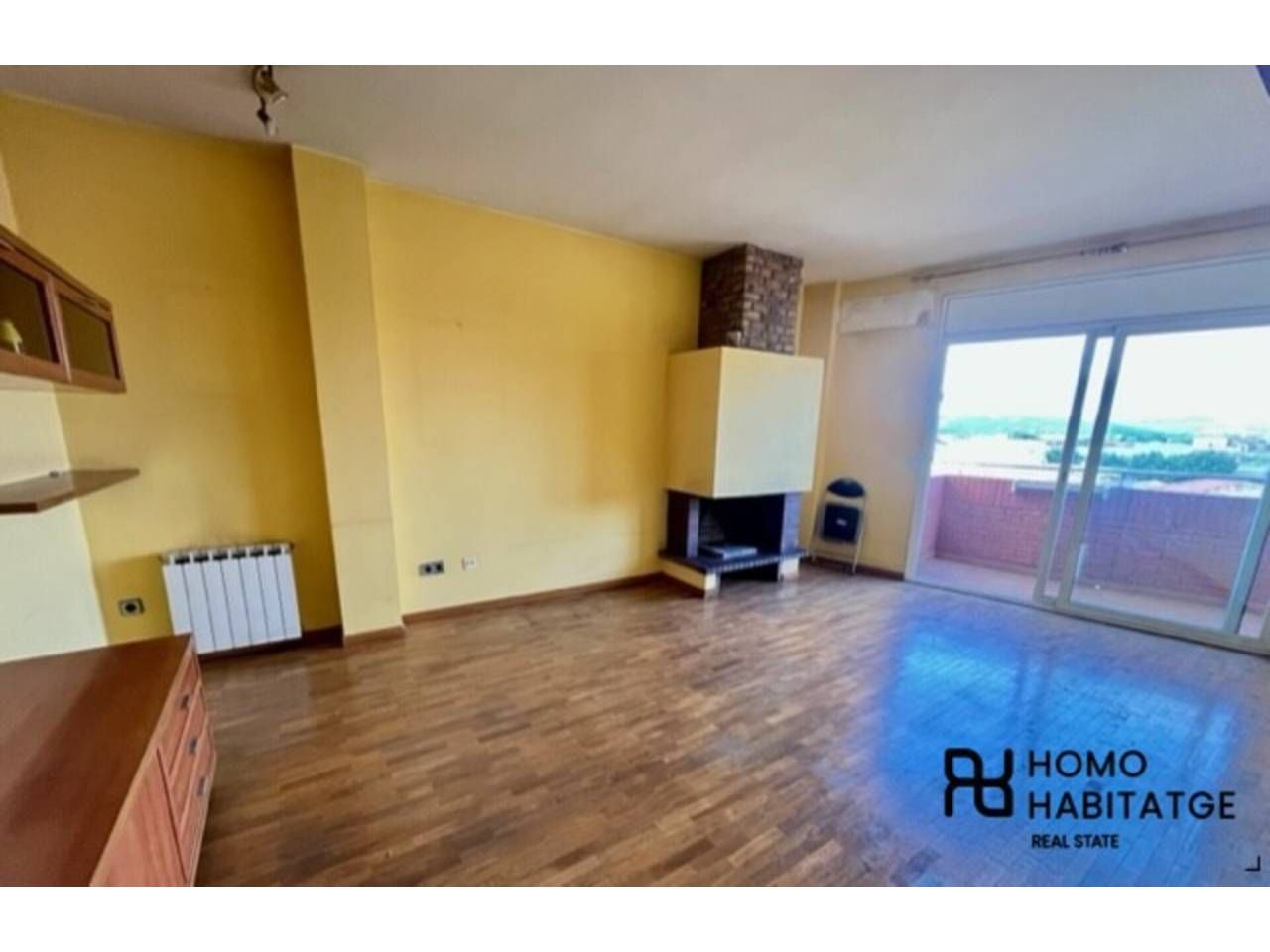 Living room of Flat for sale in Sabadell  with Heating, Parquet flooring and Balcony