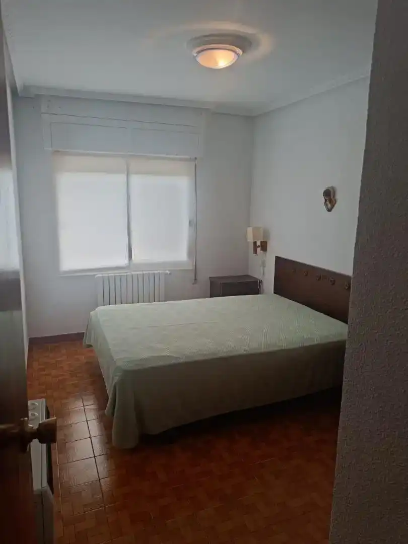 Schlafzimmer von Wohnung zum Verkauf in Valderrueda mit Abstellraum, Möbliert und Ofen