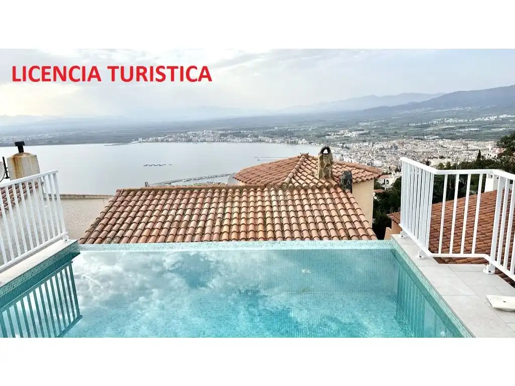 Casa in vendita a Calle De La Pujada Del Puig Rom 262