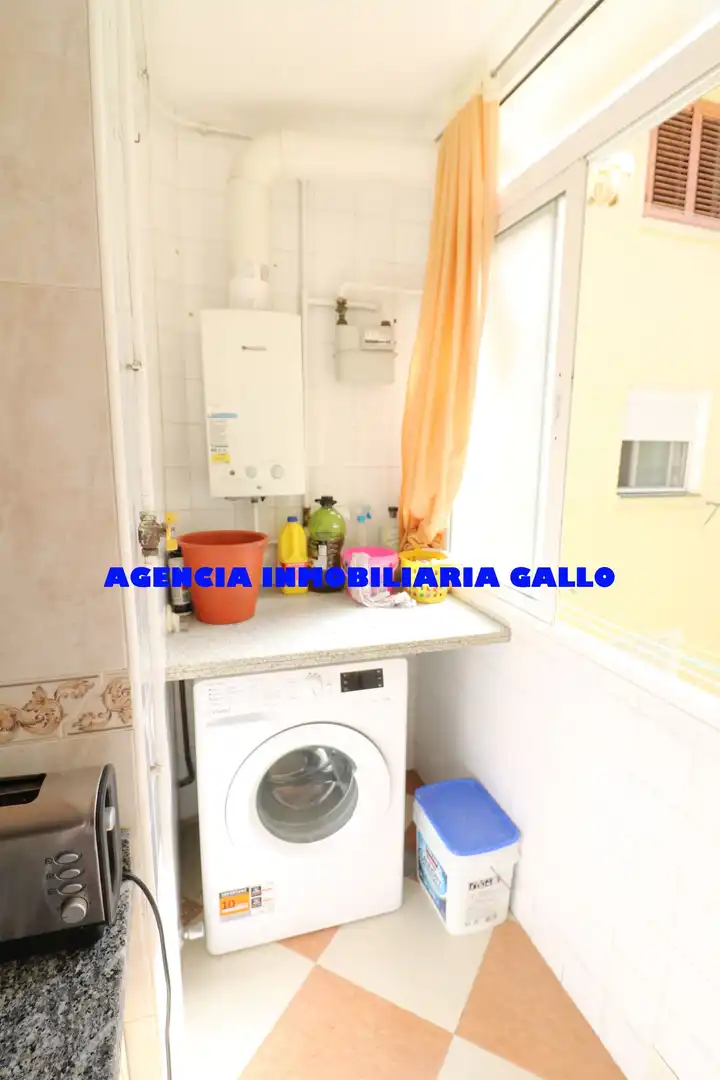 Kitchen of Flat for sale in Sevilla  with Air Conditioner
