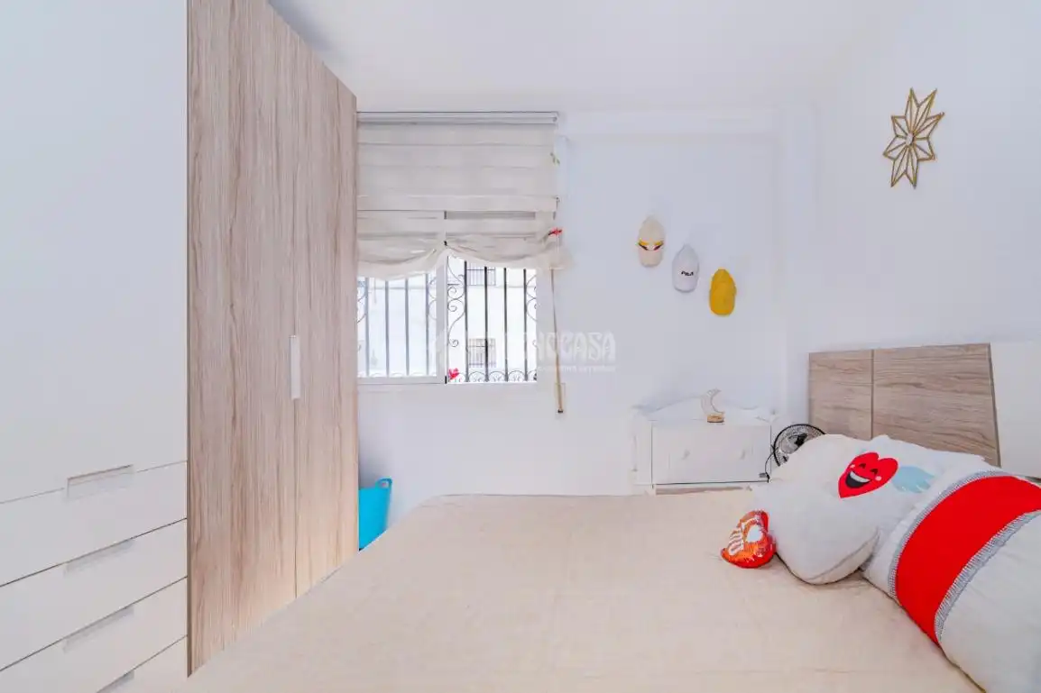 Habitación de Piso en venta en Lucena con Aire acondicionado