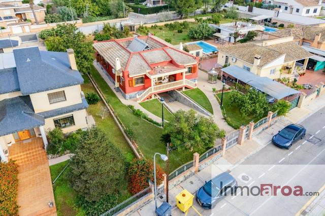 Casa-chalet en Venta en El Paraíso - Los Almendros