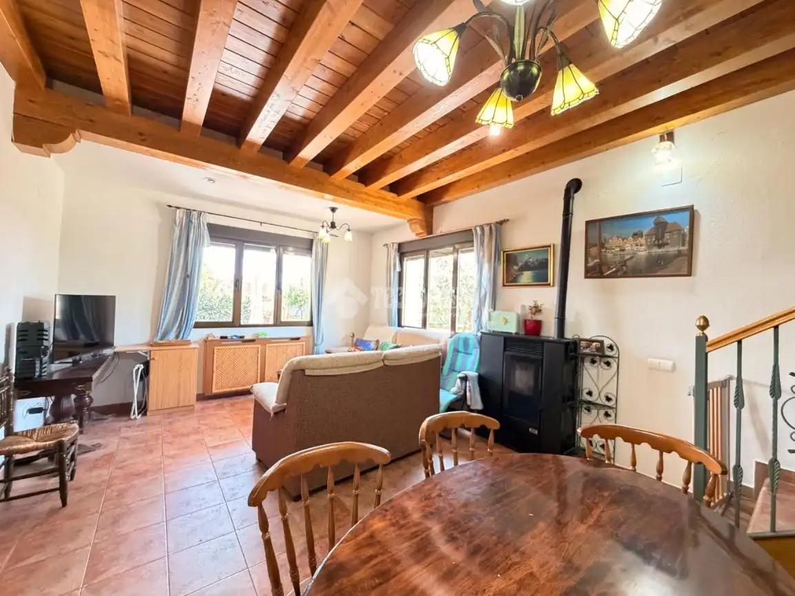 Comedor de Casa adosada en venta en Segovia con Calefacción