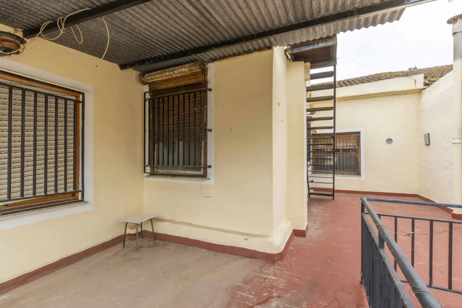 Außenansicht von Wohnung zum Verkauf in Museros mit Terrasse