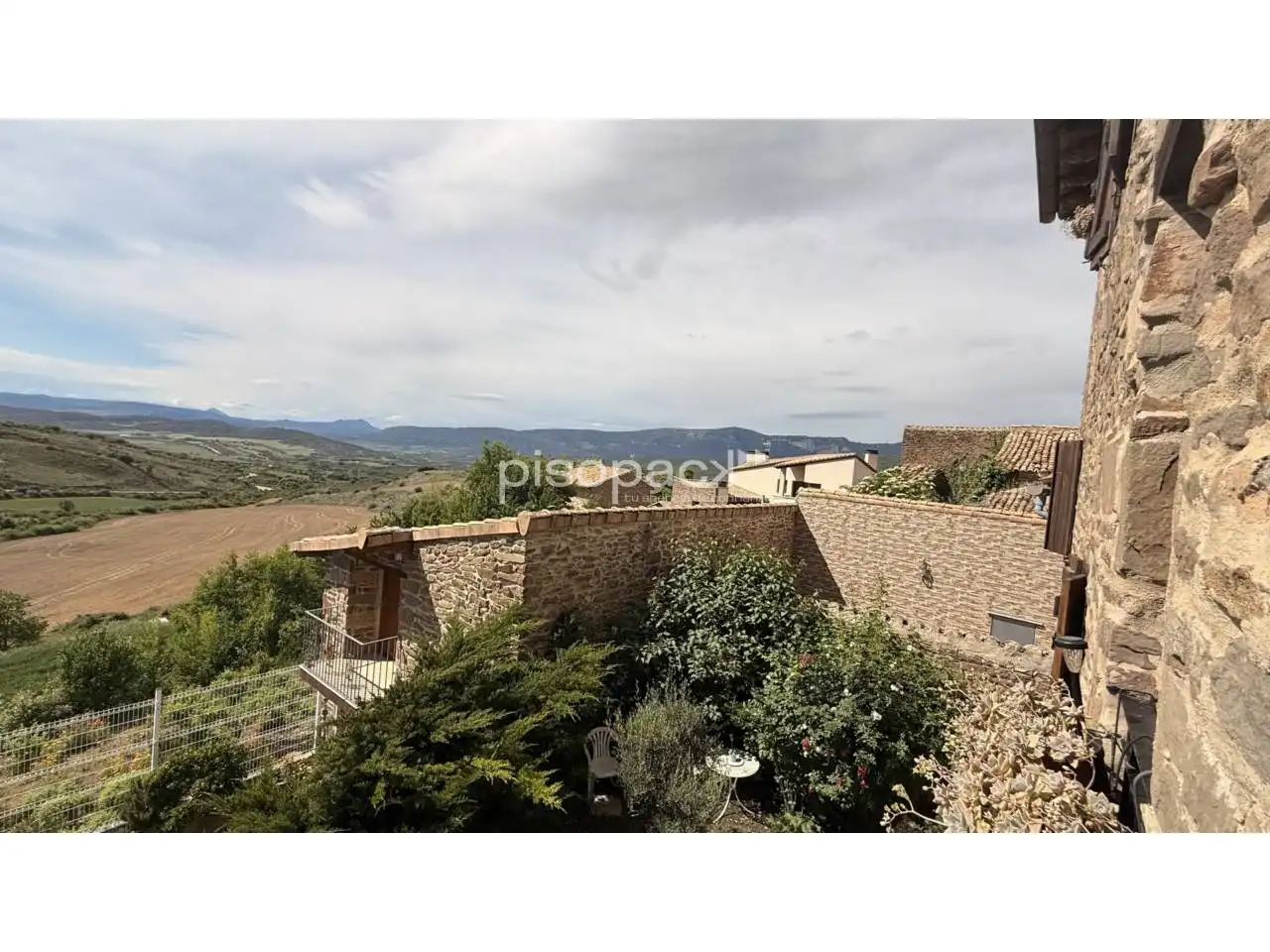 Casa o xalet en venda en Undués de Lerda amb Calefacció, Jardí privat i Parquet