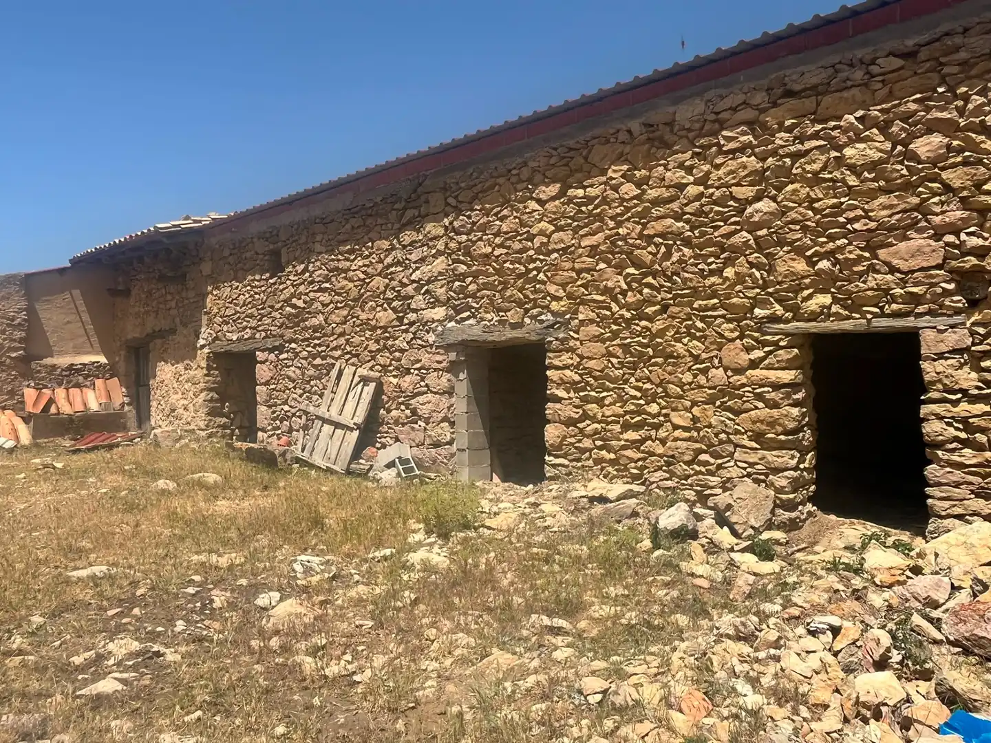 Vista exterior de Terreno en venta en Peñarroya de Tastavins