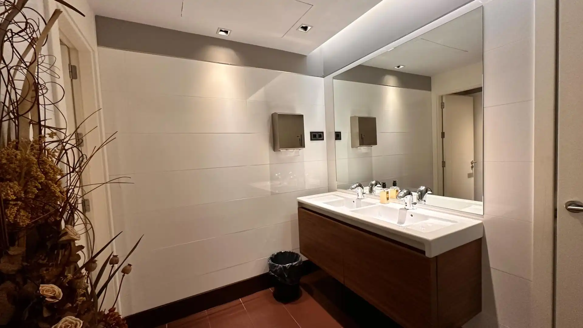 Bathroom of Office for rent in Villaviciosa de Odón