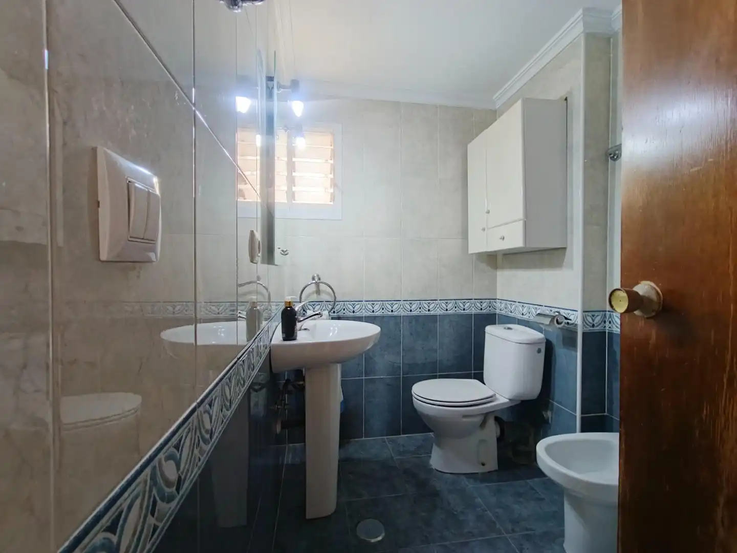 Baño de Piso en venta en Sevilla con Aire acondicionado y Balcón