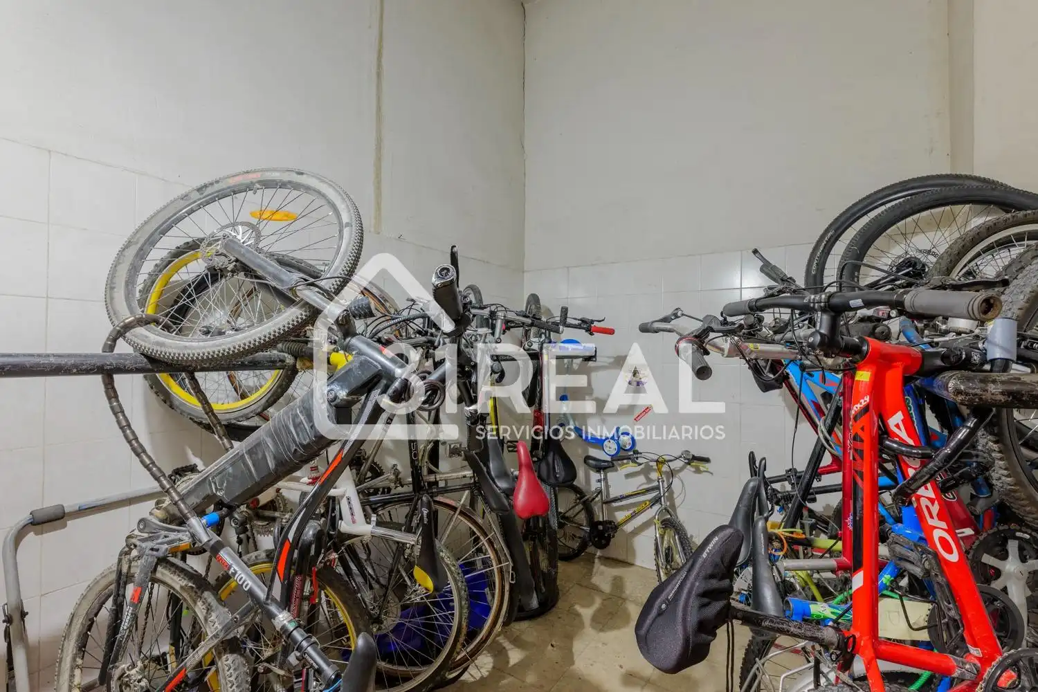 Parking de Piso en venta en Madrid con Calefacción, Jardín privado y Terraza
