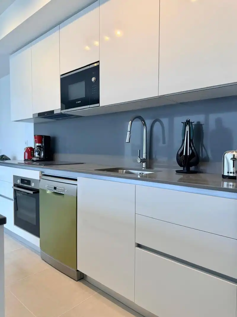 Cuina de Apartament de lloguer en Estepona amb Aire condicionat, Calefacció i Terrassa