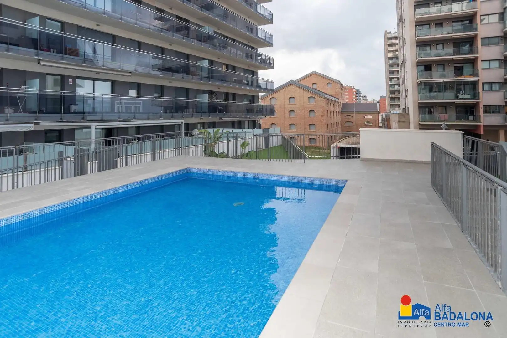 Piscina de Piso en venta en Badalona con Aire acondicionado, Calefacción y Jardín privado