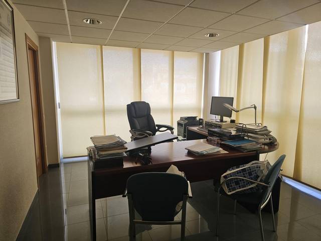 Oficina en Alquiler en El Maset