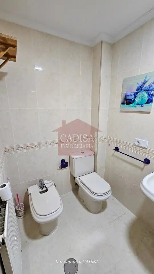 Baño de Apartamento en venta en Salamanca con Calefacción, Piscina y Amueblado
