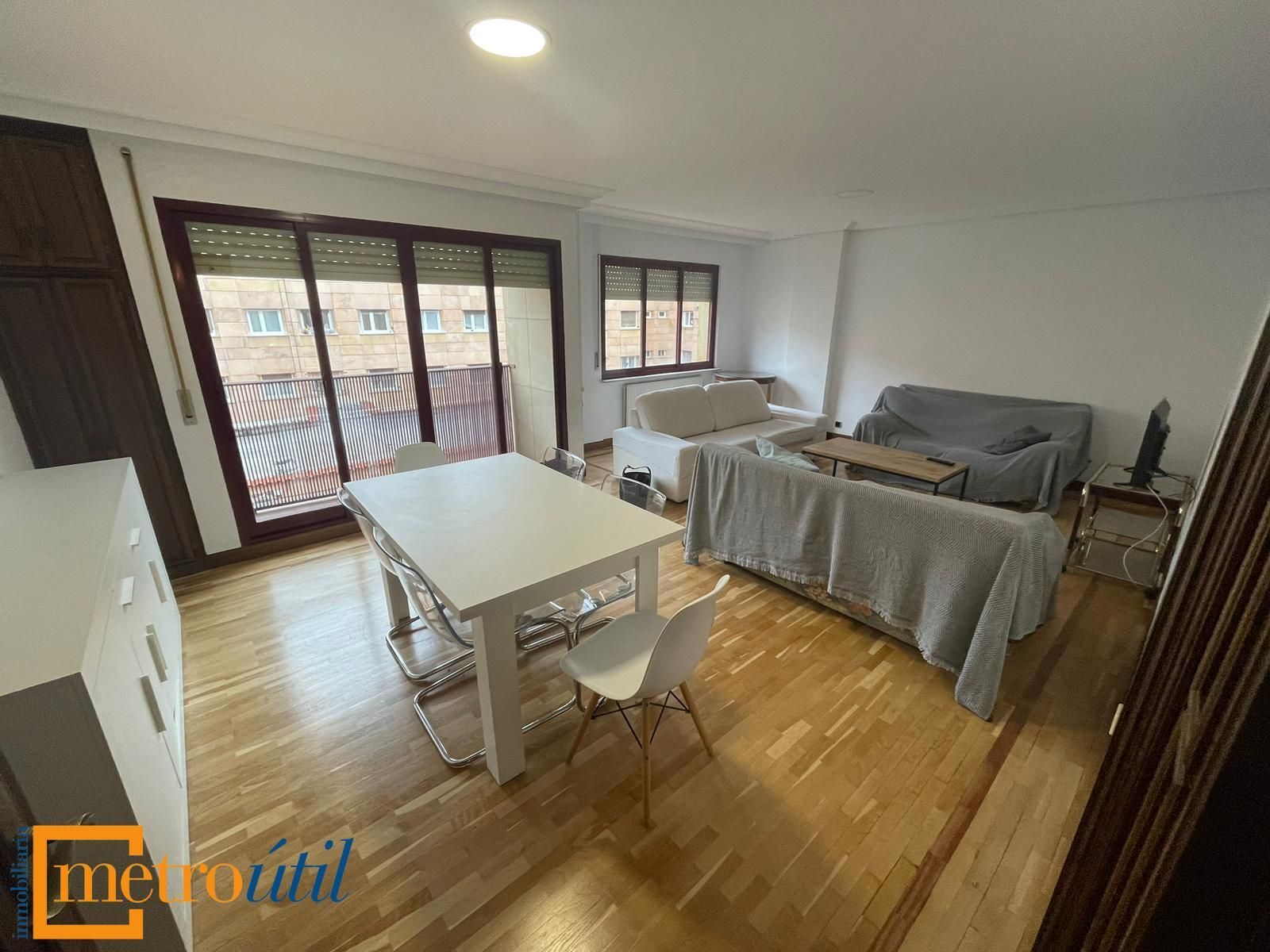 Sala d'estar de Pis de lloguer en Salamanca Capital amb Calefacció, Parquet i Balcó