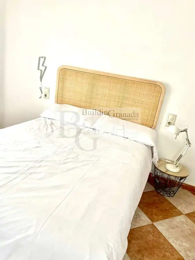 Habitación de Piso de alquiler en Granada con Terraza, Amueblado y Microondas