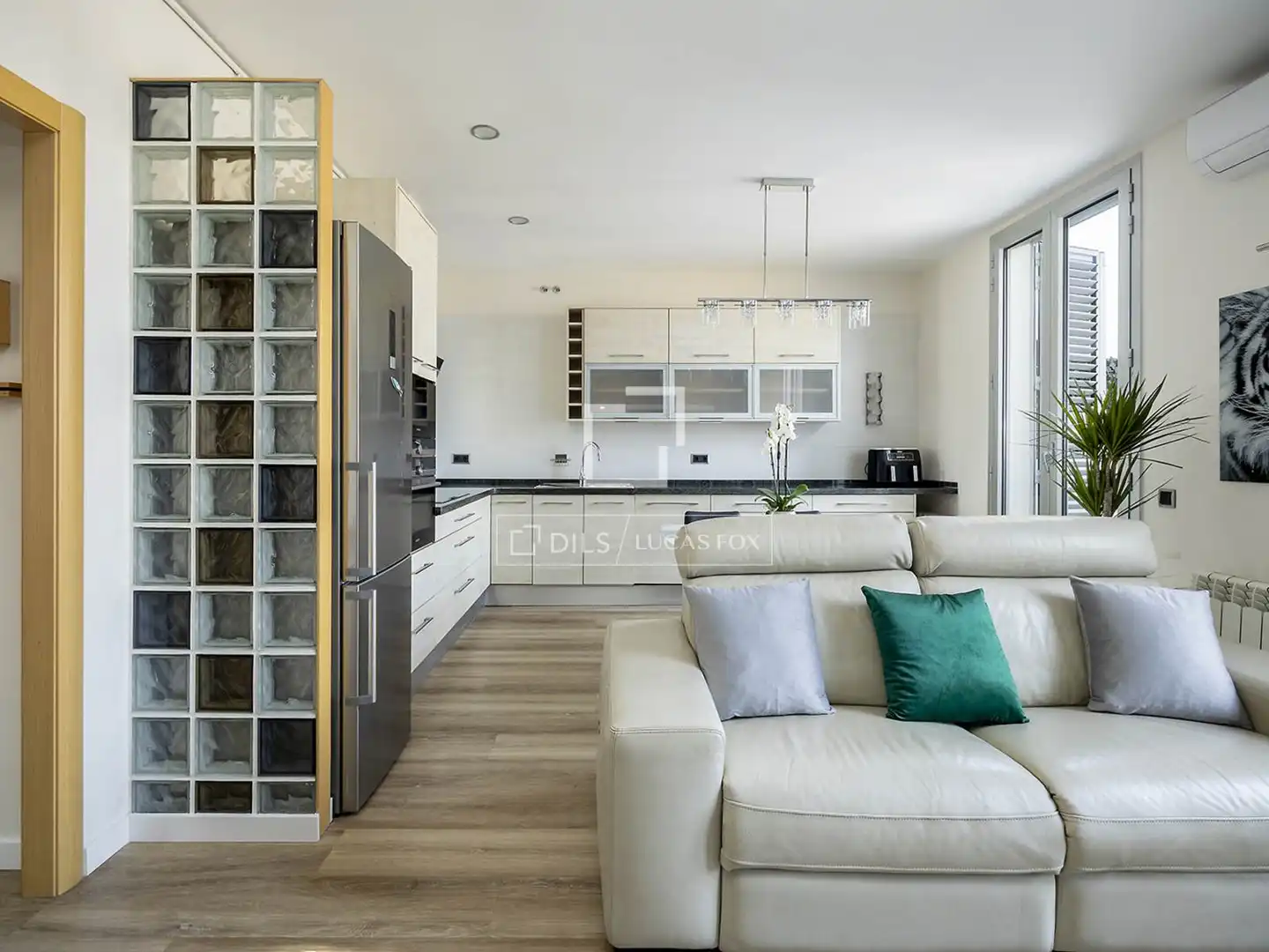 Küche von Dachboden zum Verkauf in Barcelona mit Heizung, Terrasse und Möbliert